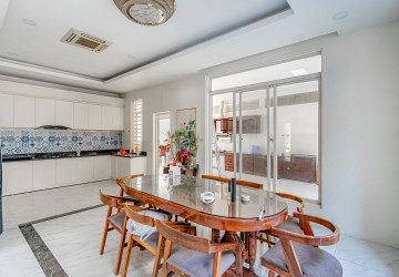5 Bedroom Villa For Rent - Nirouth, Phnom Penh thumbnail