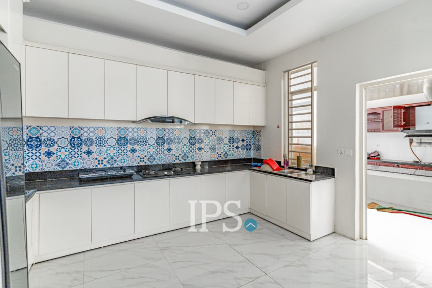 5 Bedroom Villa For Rent - Nirouth, Phnom Penh