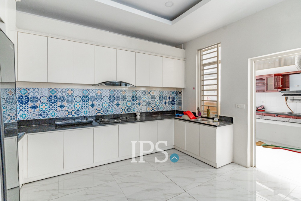 5 Bedroom Villa For Rent - Nirouth, Phnom Penh - Image 9 5 Bedroom Villa For Rent - Nirouth, Phnom Penh - Image 9