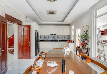 5 Bedroom Villa For Rent - Nirouth, Phnom Penh thumbnail