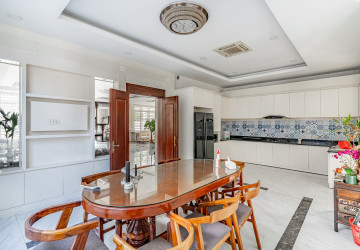 5 Bedroom Villa For Rent - Nirouth, Phnom Penh thumbnail