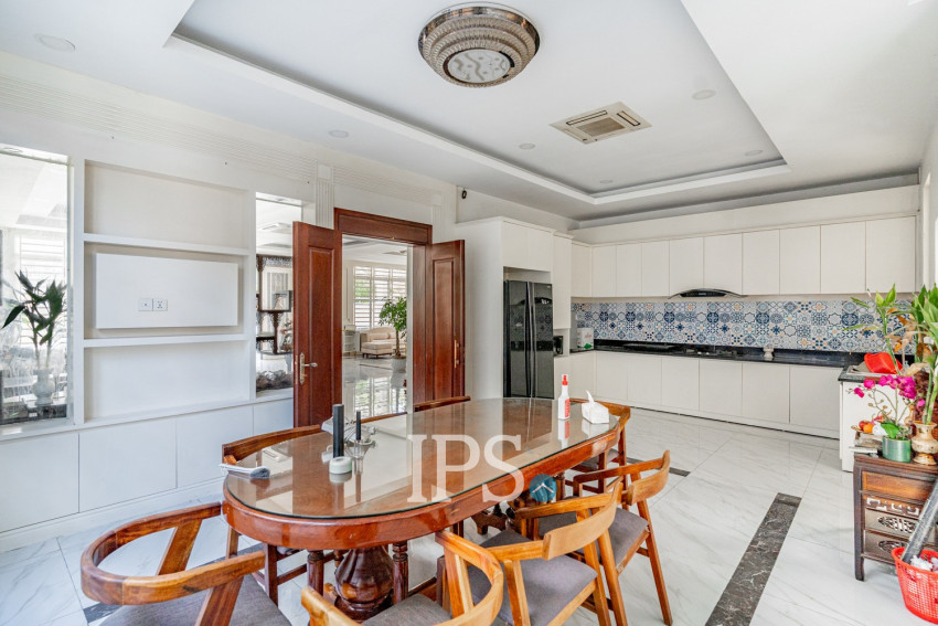 5 Bedroom Villa For Rent - Nirouth, Phnom Penh