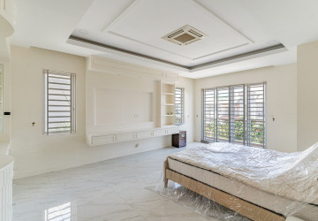 5 Bedroom Villa For Rent - Nirouth, Phnom Penh thumbnail