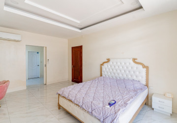 5 Bedroom Villa For Rent - Nirouth, Phnom Penh thumbnail