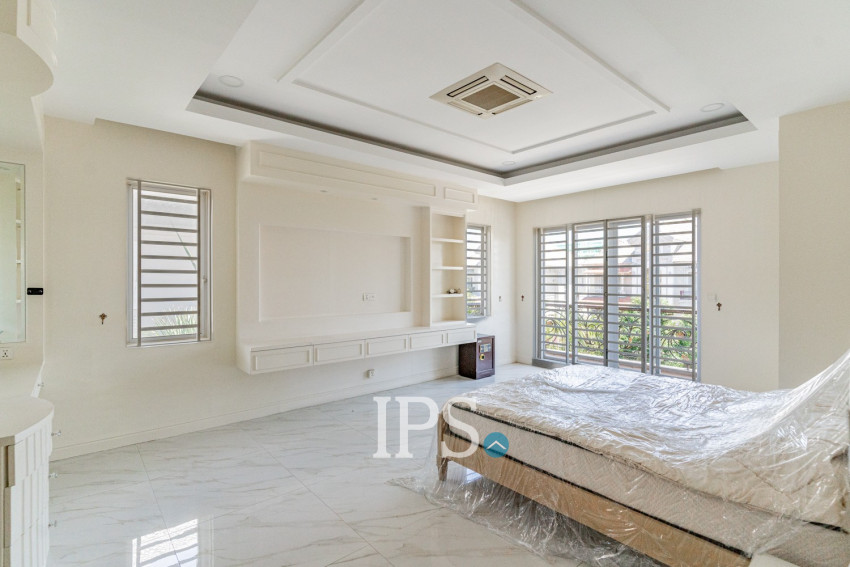 5 Bedroom Villa For Rent - Nirouth, Phnom Penh