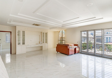 5 Bedroom Villa For Rent - Nirouth, Phnom Penh thumbnail