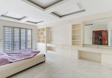 5 Bedroom Villa For Rent - Nirouth, Phnom Penh thumbnail