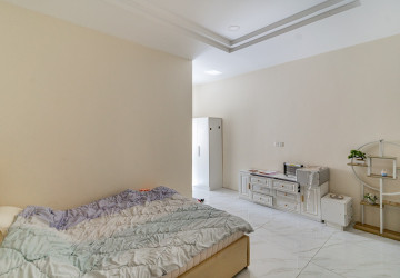 5 Bedroom Villa For Rent - Nirouth, Phnom Penh thumbnail