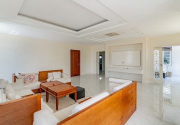 5 Bedroom Villa For Rent - Nirouth, Phnom Penh thumbnail