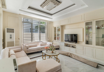 5 Bedroom Villa For Rent - Nirouth, Phnom Penh thumbnail