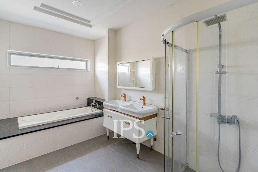 5 Bedroom Villa For Rent - Nirouth, Phnom Penh