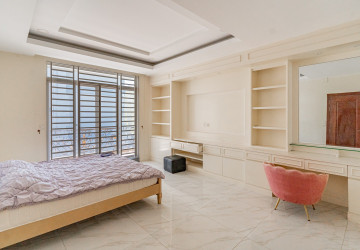 5 Bedroom Villa For Rent - Nirouth, Phnom Penh thumbnail
