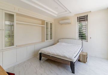 5 Bedroom Villa For Rent - Nirouth, Phnom Penh thumbnail