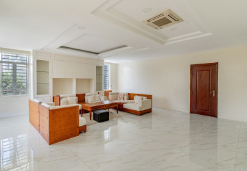 5 Bedroom Villa For Rent - Nirouth, Phnom Penh thumbnail