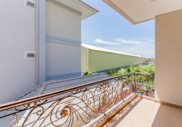 5 Bedroom Villa For Rent - Nirouth, Phnom Penh thumbnail