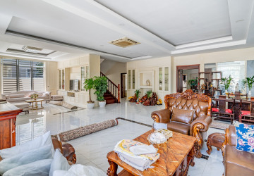 5 Bedroom Villa For Rent - Nirouth, Phnom Penh thumbnail