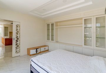 5 Bedroom Villa For Rent - Nirouth, Phnom Penh thumbnail