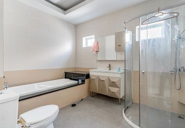 5 Bedroom Villa For Rent - Nirouth, Phnom Penh thumbnail