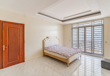5 Bedroom Villa For Rent - Nirouth, Phnom Penh thumbnail