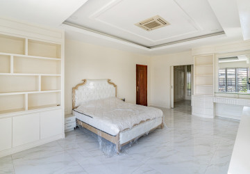 5 Bedroom Villa For Rent - Nirouth, Phnom Penh thumbnail