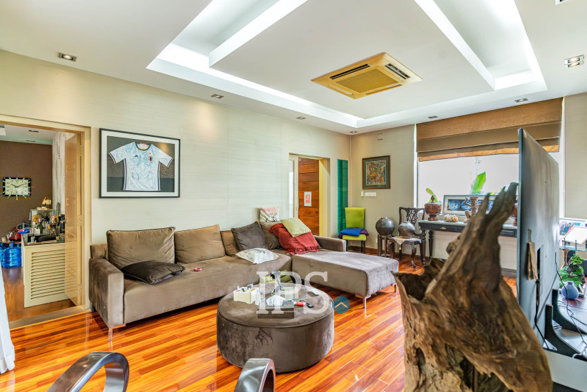 4 Bedroom Villa For Sale - Boeung Trabek, Phnom Penh