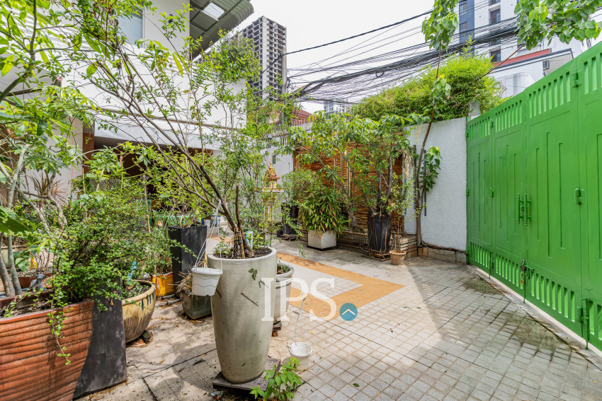 4 Bedroom Villa For Sale - Boeung Trabek, Phnom Penh
