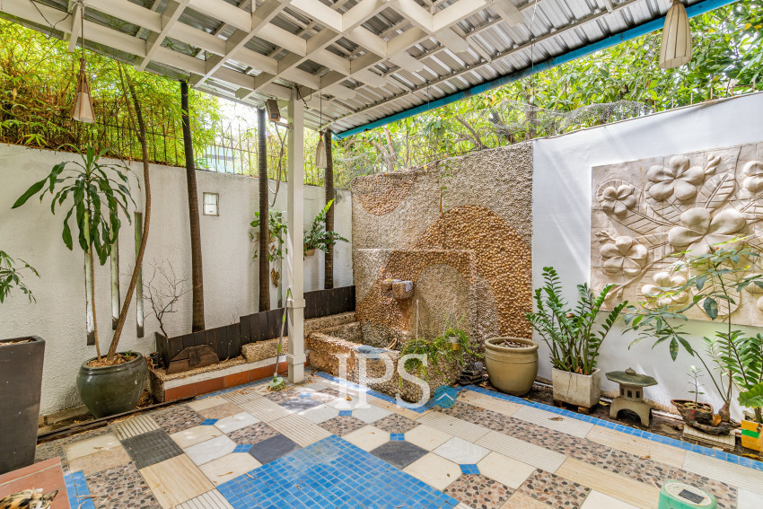 4 Bedroom Villa For Sale - Boeung Trabek, Phnom Penh