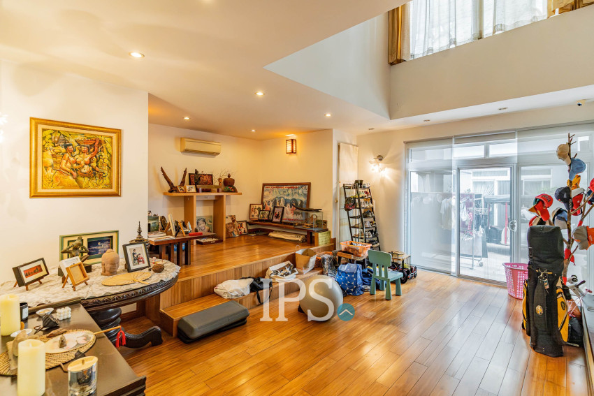 4 Bedroom Villa For Sale - Boeung Trabek, Phnom Penh