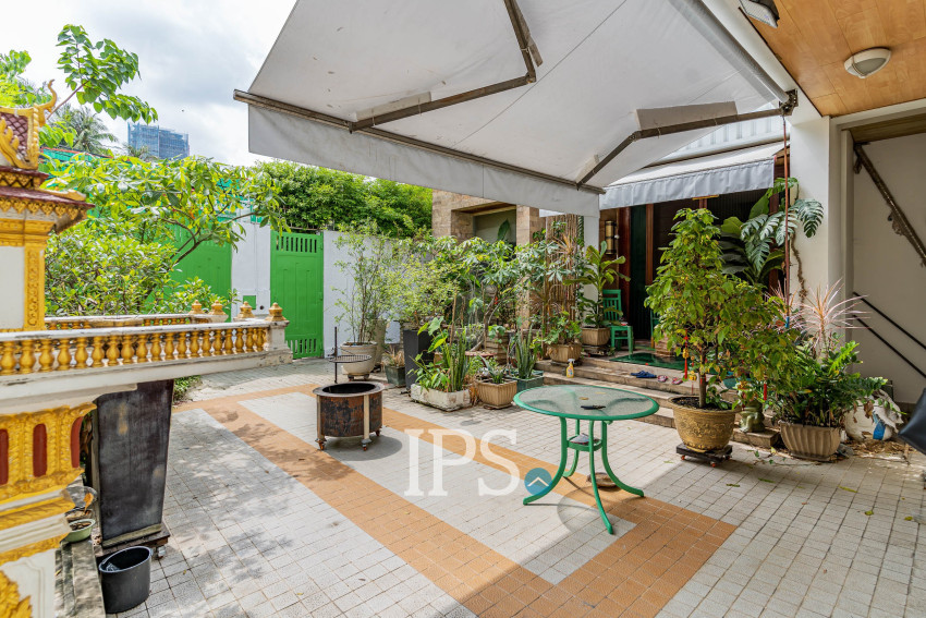 4 Bedroom Villa For Sale - Boeung Trabek, Phnom Penh