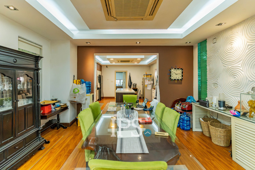 4 Bedroom Villa For Sale - Boeung Trabek, Phnom Penh