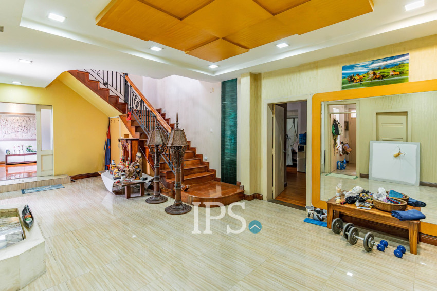 4 Bedroom Villa For Sale - Boeung Trabek, Phnom Penh