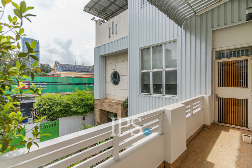 4 Bedroom Villa For Sale - Boeung Trabek, Phnom Penh