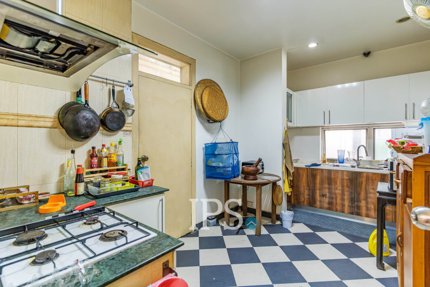 4 Bedroom Villa For Sale - Boeung Trabek, Phnom Penh