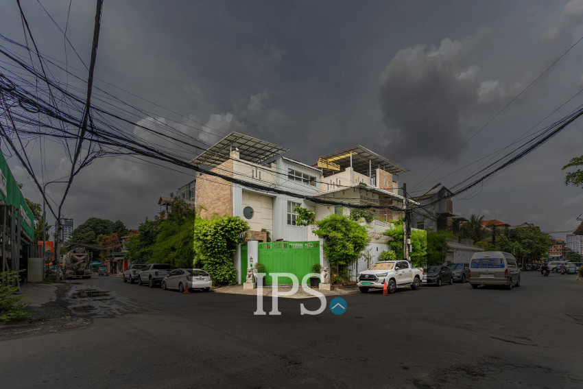 4 Bedroom Villa For Sale - Boeung Trabek, Phnom Penh
