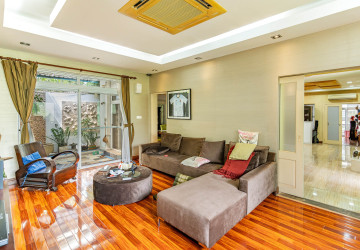 4 Bedroom Villa For Rent - Boeung Trabek, Phnom Penh thumbnail