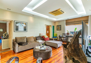 4 Bedroom Villa For Rent - Boeung Trabek, Phnom Penh thumbnail