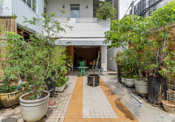 4 Bedroom Villa For Rent - Boeung Trabek, Phnom Penh thumbnail