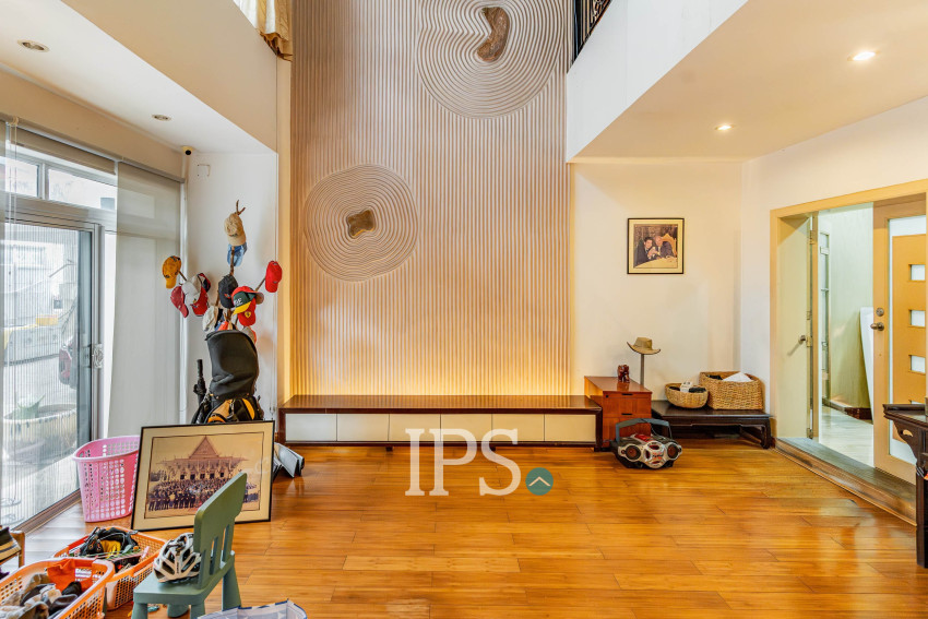 4 Bedroom Villa For Rent - Boeung Trabek, Phnom Penh