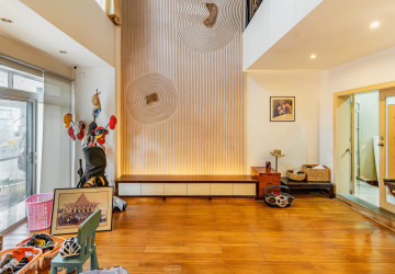 4 Bedroom Villa For Rent - Boeung Trabek, Phnom Penh thumbnail