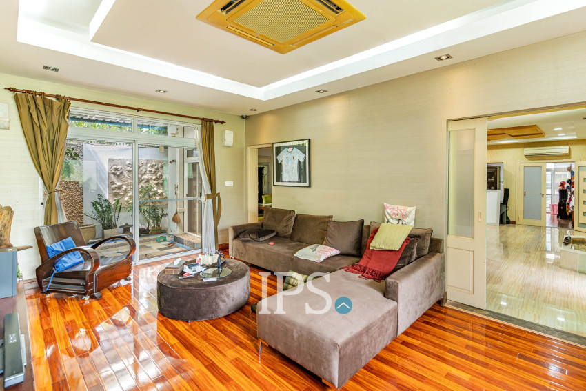4 Bedroom Villa For Rent - Boeung Trabek, Phnom Penh