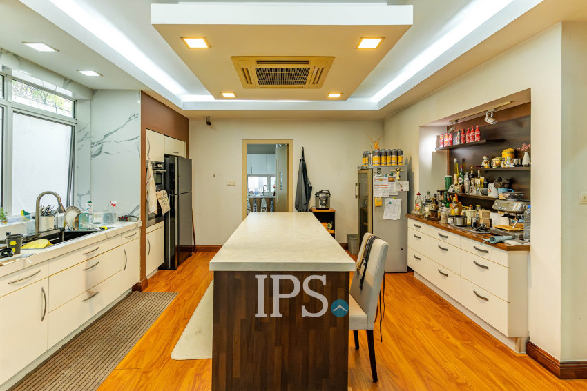 4 Bedroom Villa For Rent - Boeung Trabek, Phnom Penh