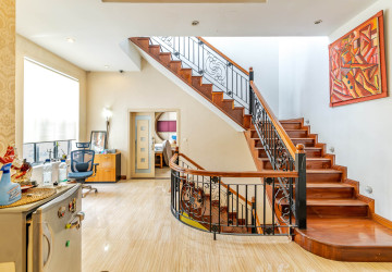 4 Bedroom Villa For Rent - Boeung Trabek, Phnom Penh thumbnail