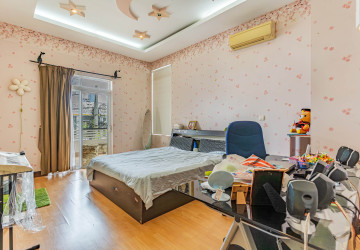 4 Bedroom Villa For Rent - Boeung Trabek, Phnom Penh thumbnail
