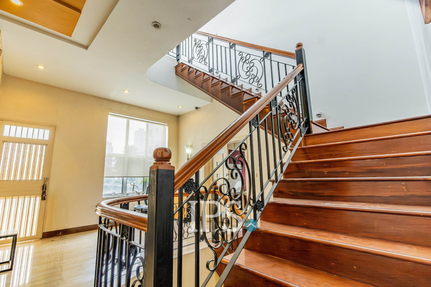 4 Bedroom Villa For Rent - Boeung Trabek, Phnom Penh