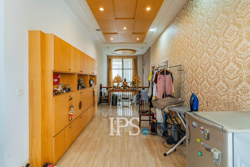 4 Bedroom Villa For Rent - Boeung Trabek, Phnom Penh