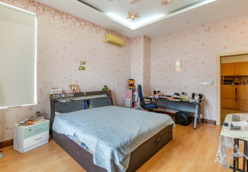 4 Bedroom Villa For Rent - Boeung Trabek, Phnom Penh thumbnail