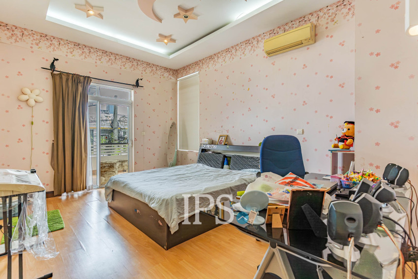 4 Bedroom Villa For Rent - Boeung Trabek, Phnom Penh