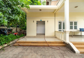 252 Sqm Office Space For Rent - Sala Kamreuk, Siem Reap thumbnail