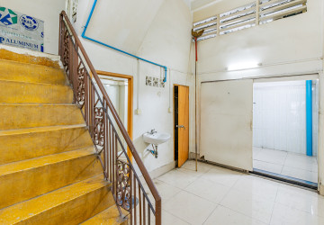 81 Sqm Retail Space For Rent - BKK1, Phnom Penh thumbnail
