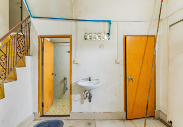 81 Sqm Retail Space For Rent - BKK1, Phnom Penh thumbnail